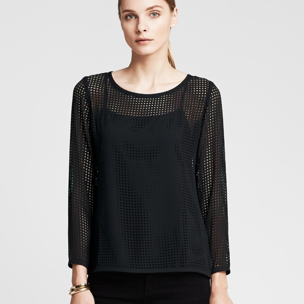 🏷️🍌 Banana Republic Black lazercut blouse